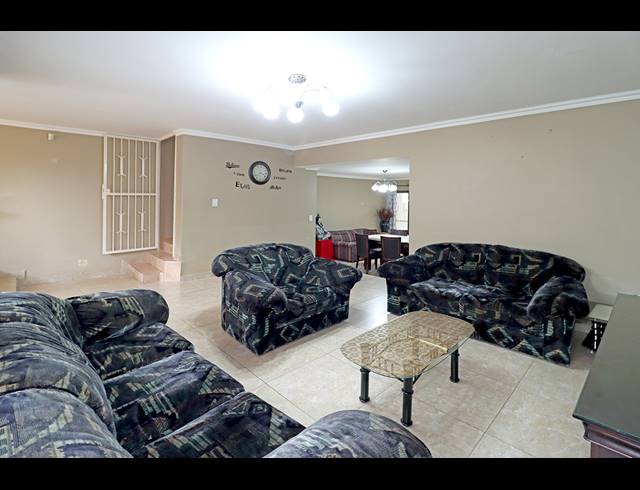 2 BEDROOM TOWNHOUSE FOR SALE IN BRUMA